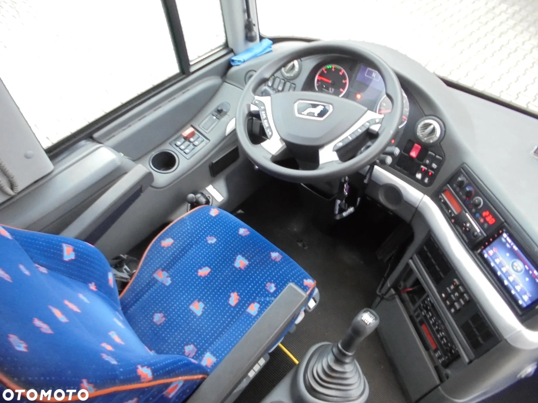 MAN R07 Lions Coach - 25