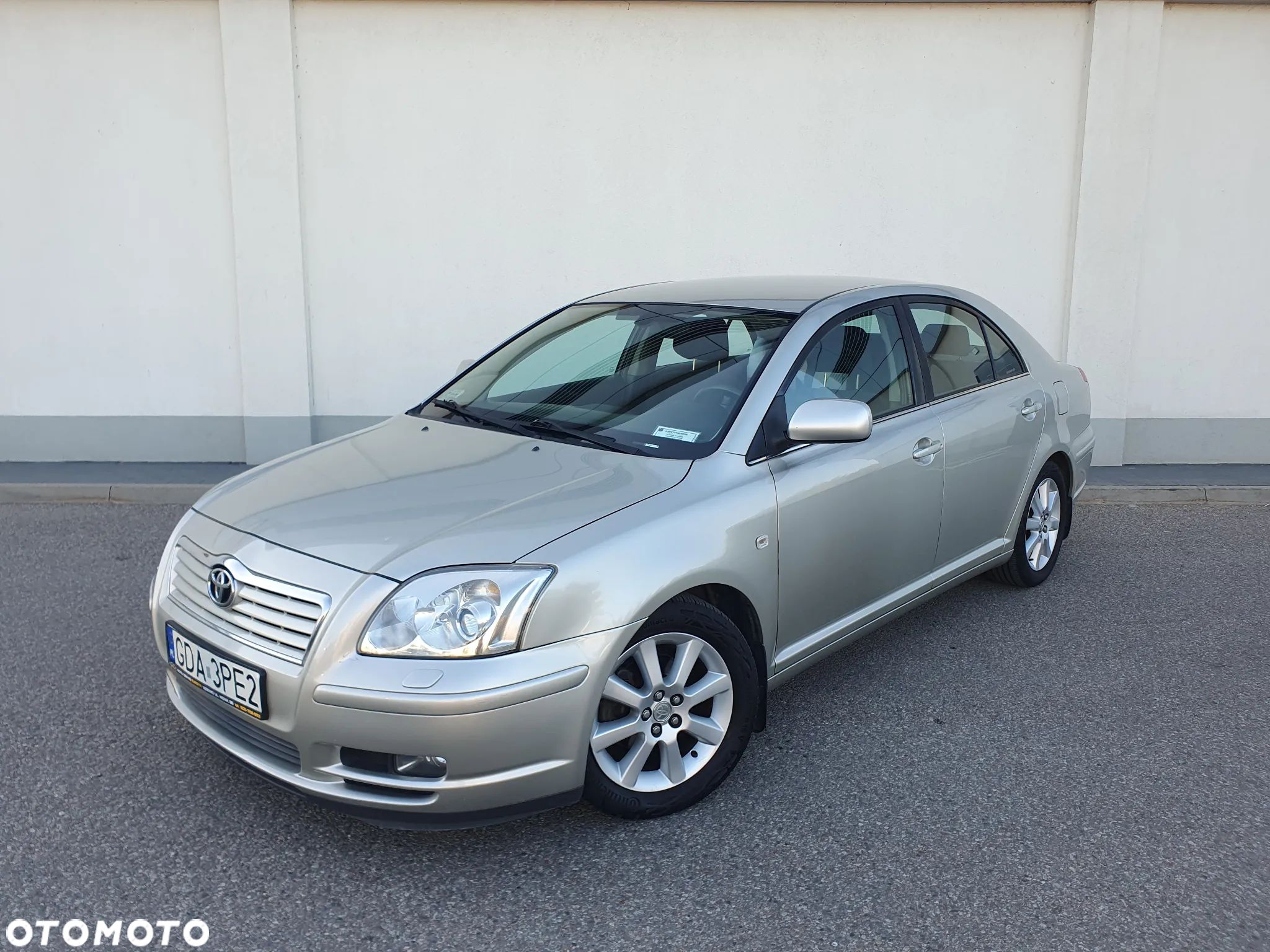 Toyota Avensis 1.8 VVT-i Sol Premium - 1