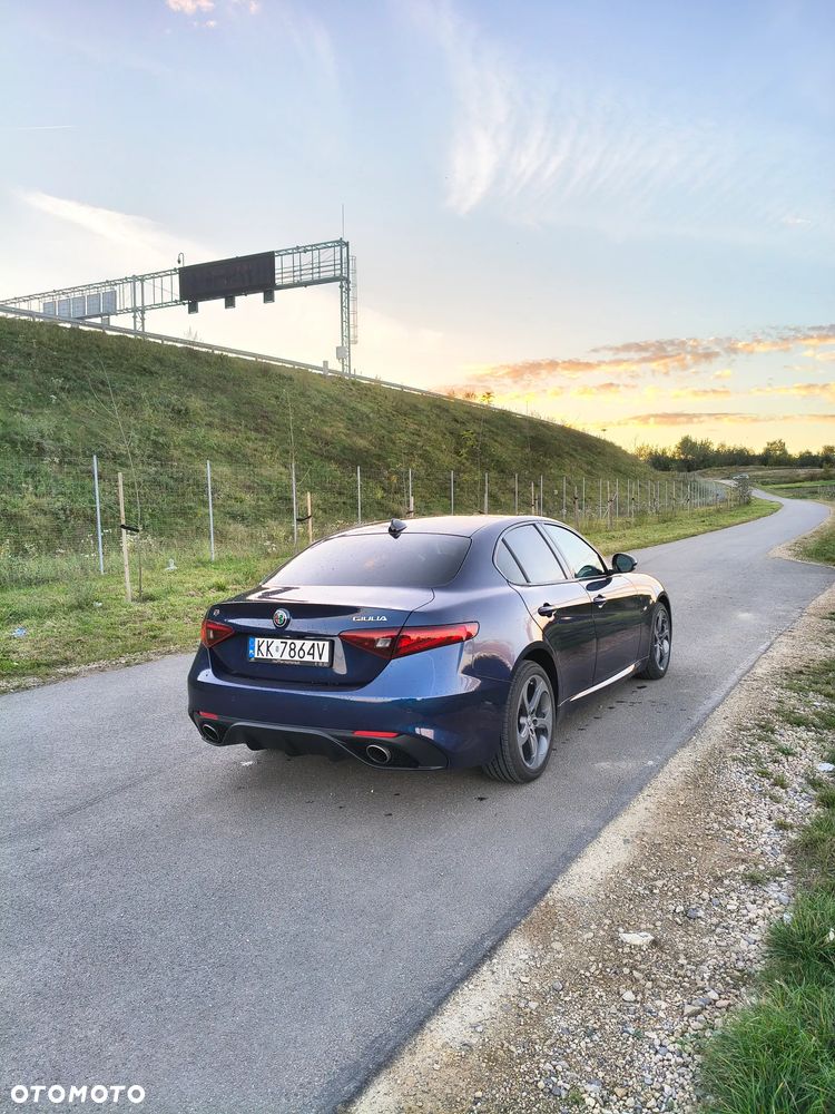Alfa Romeo Giulia 2.0 Turbo 16V AT8-Q4 Ti - 5