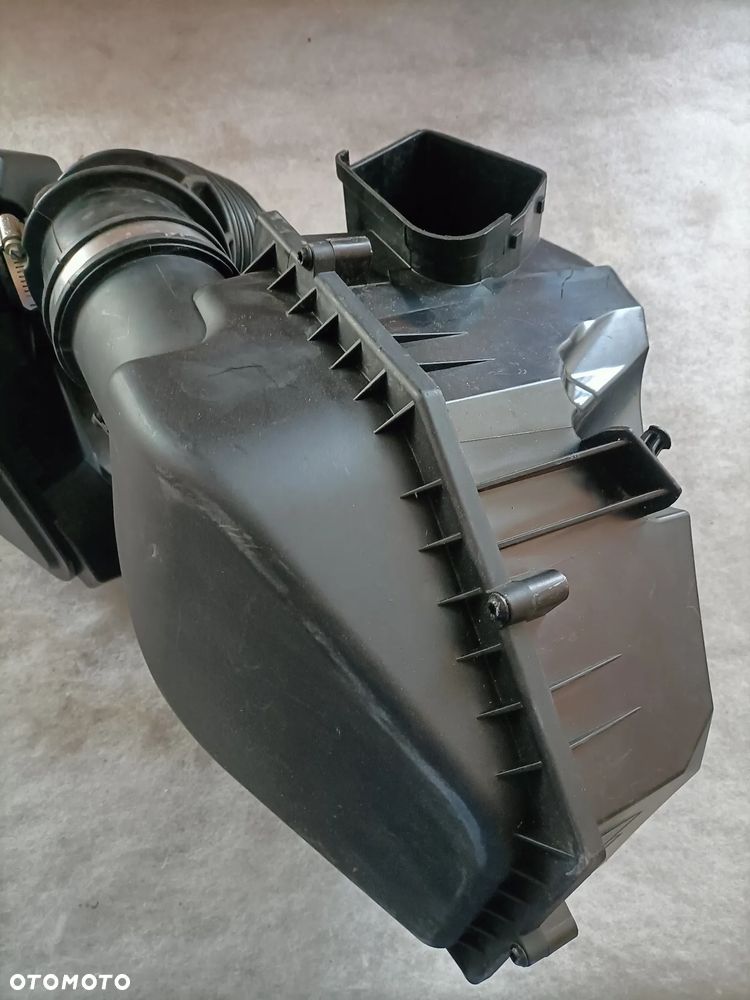 OBUDOWA FILTRA POWIETRZA  REZONATOR BMW G30 G31 G11 G12 G01 G01 8620473 8612084 - 2
