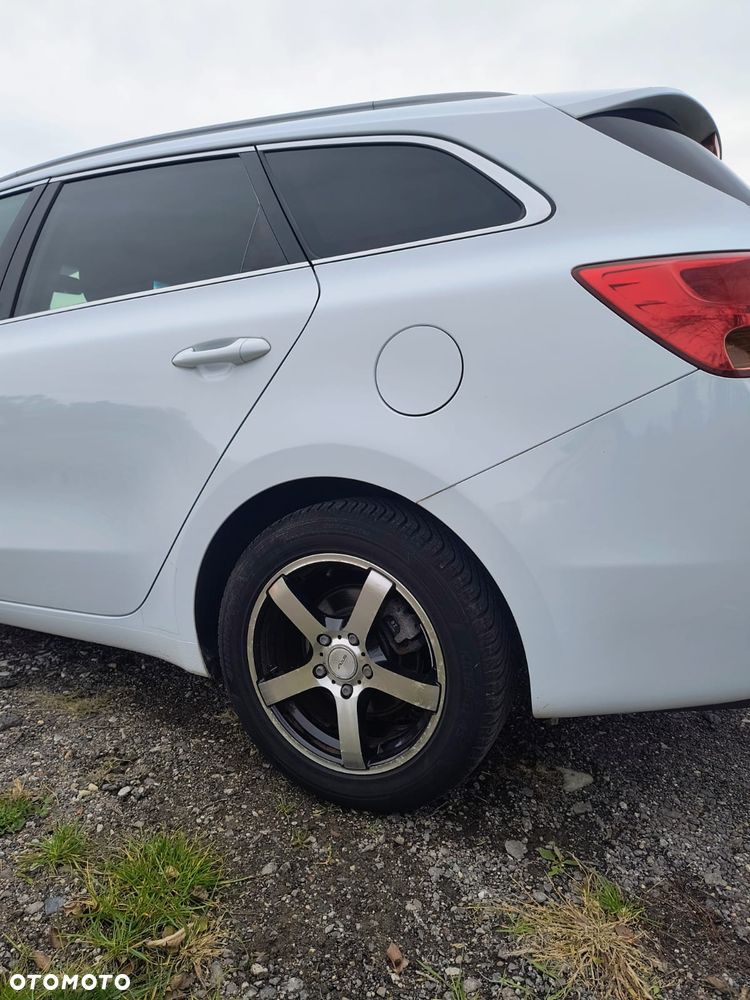 Kia Ceed - 10