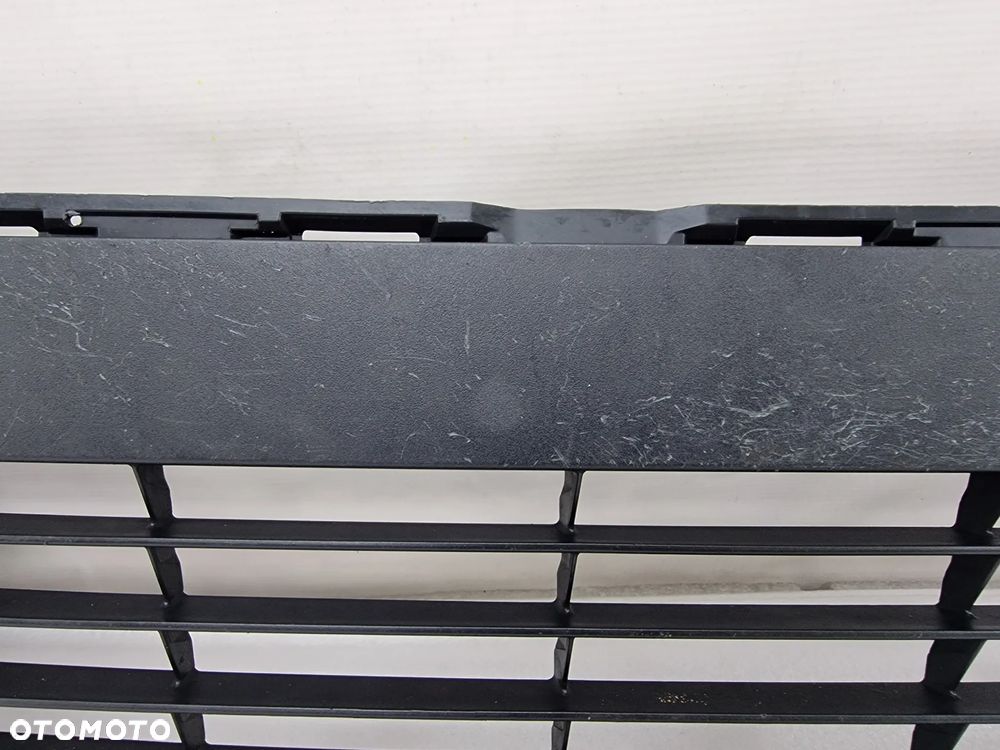 TOYOTA YARIS III 11- KRATKA ŚRODKOWA ZDERZAKA PRZEDNIEGO , NR 53112-0D210 , NR AUKCJI K309 - 7