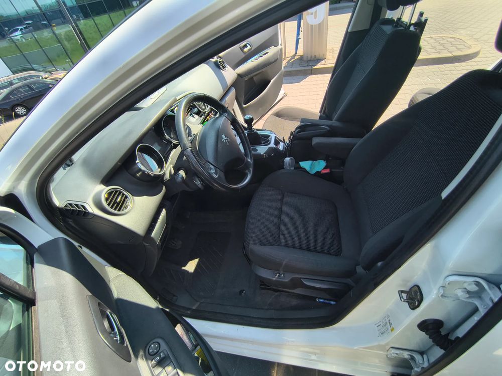 Peugeot 5008 HDI 150 Active - 27