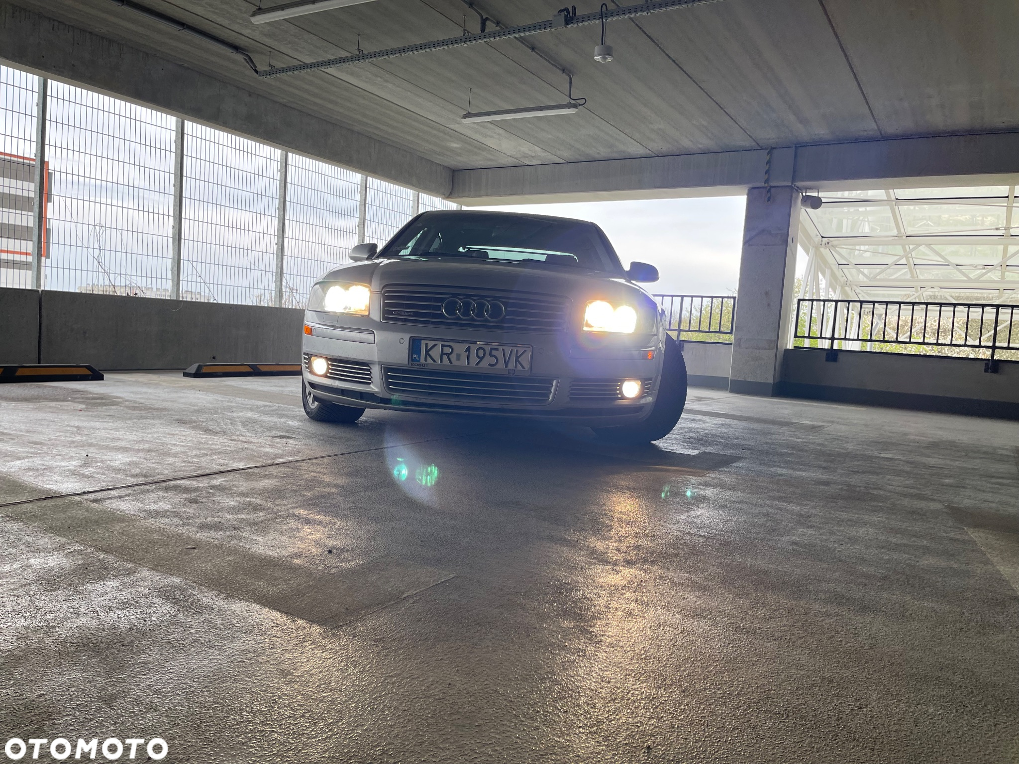 Audi A8 4.2 L Quattro - 13