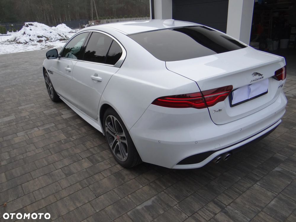 Jaguar XE D200 R-Dynamic S - 3