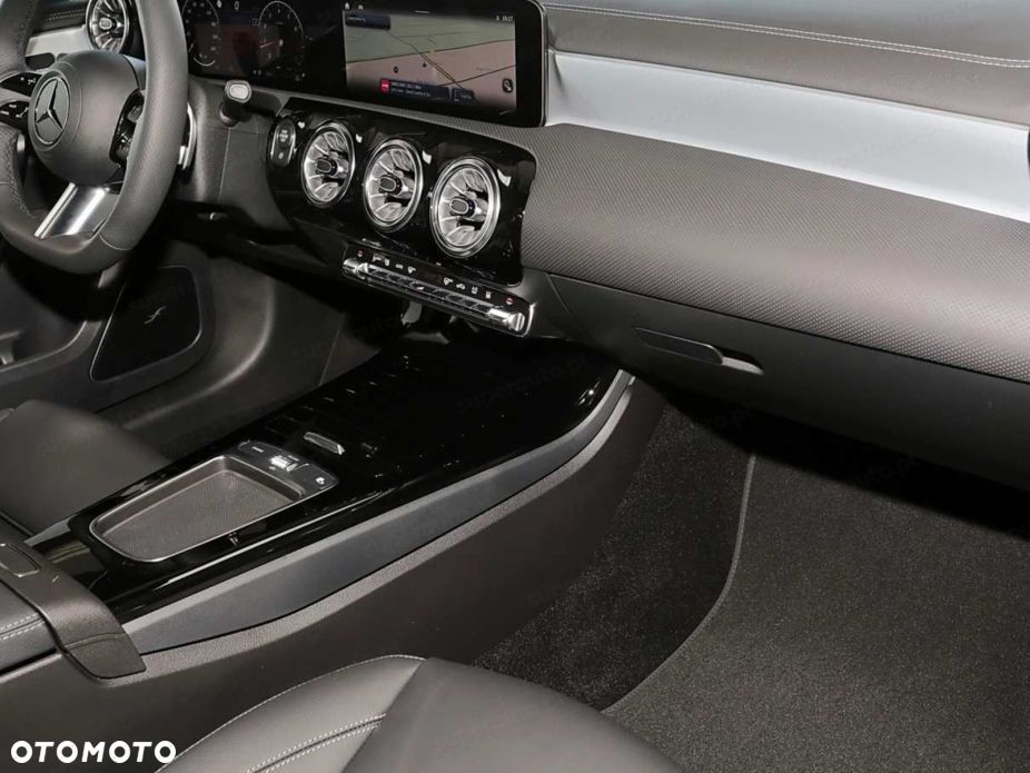 Mercedes-Benz Klasa A 200 AMG Line 7G-DCT - 12