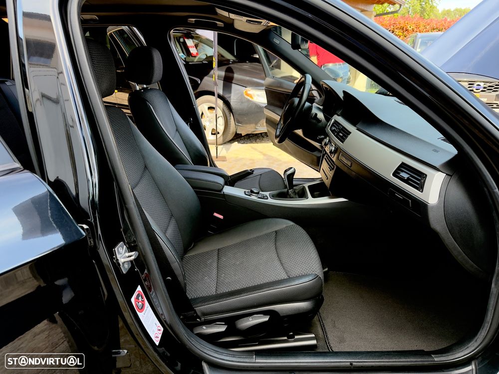 BMW 320 d Navigation Sport - 57