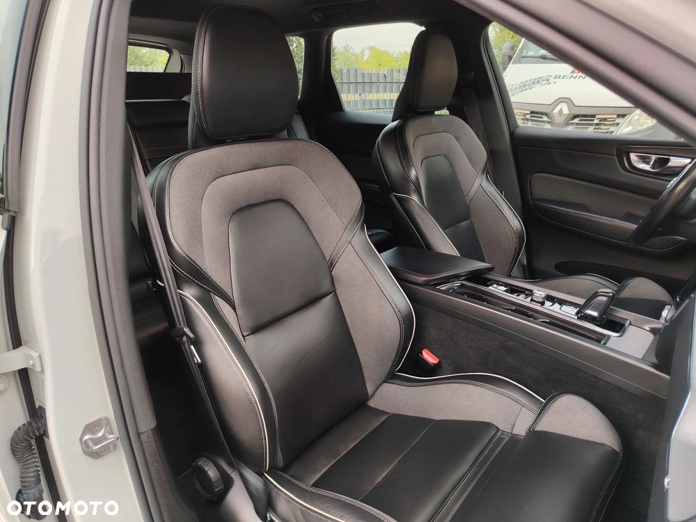 Volvo XC 60 B4 B R-Design - 30