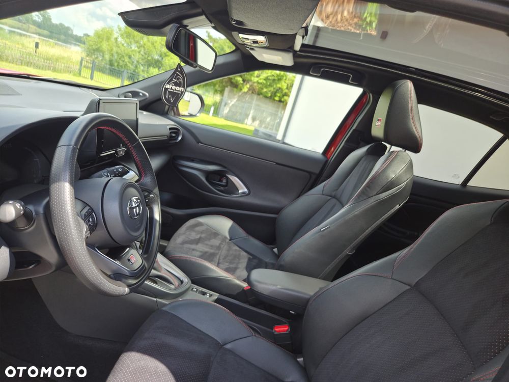 Toyota Yaris Cross - 18