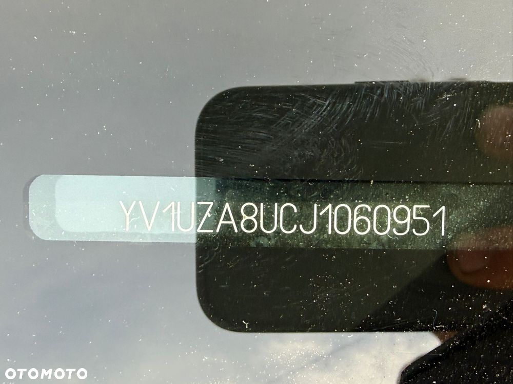 Volvo XC 60 D4 AWD R-Design - 32