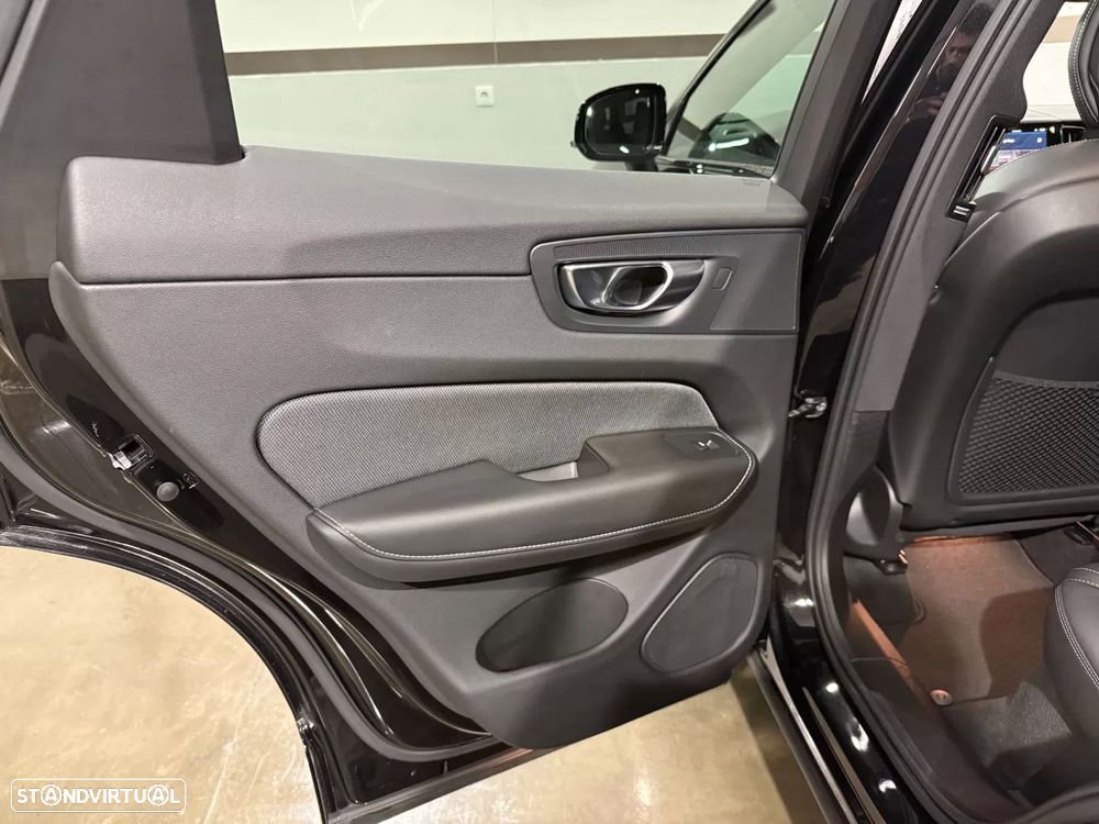 Volvo XC 60 2.0 T6 PHEV Black Edition - 26