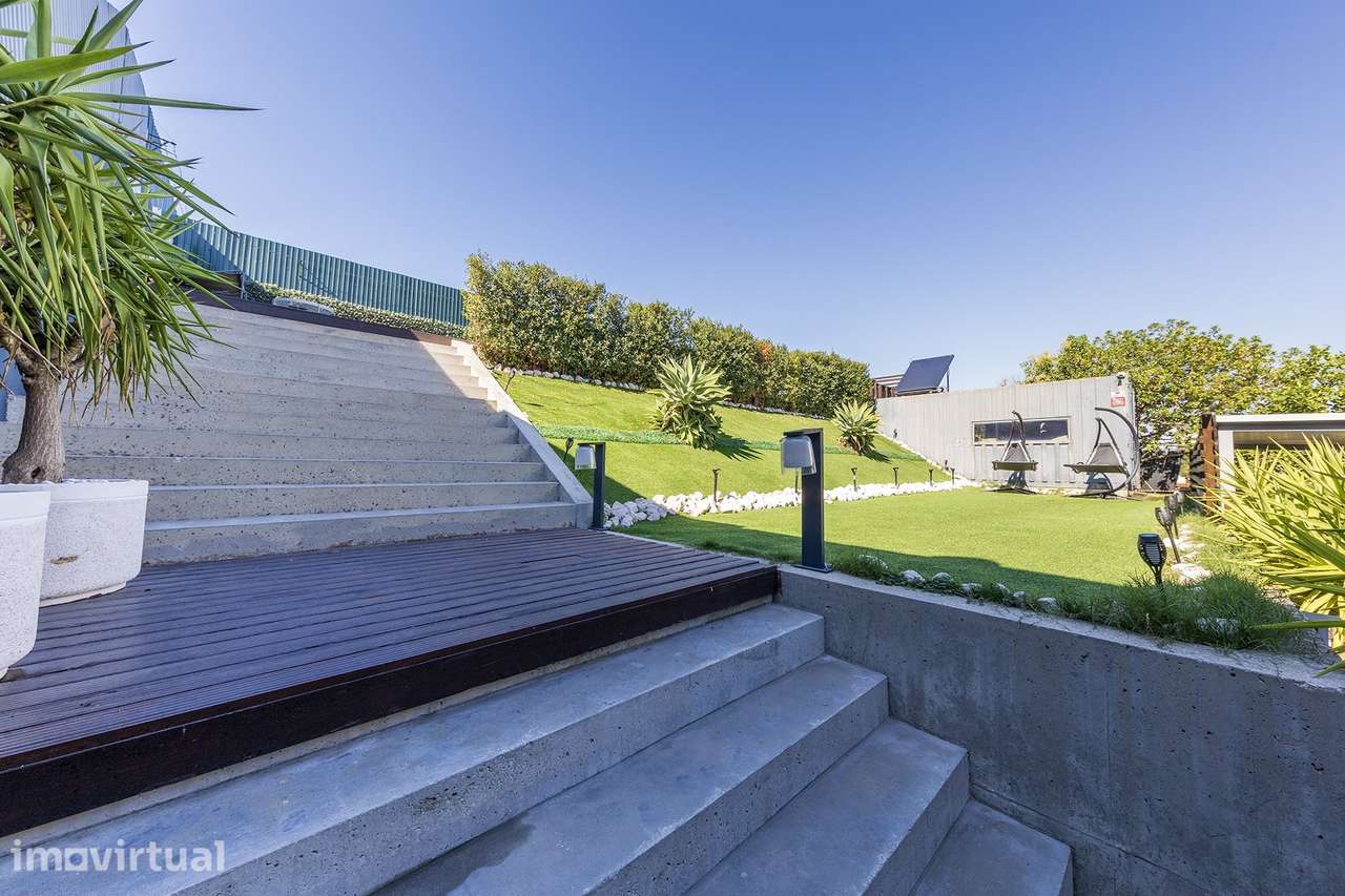 VIVENDA COM JARDIM E PISCINA PRIVADOS . - Grande imagem: 4/26