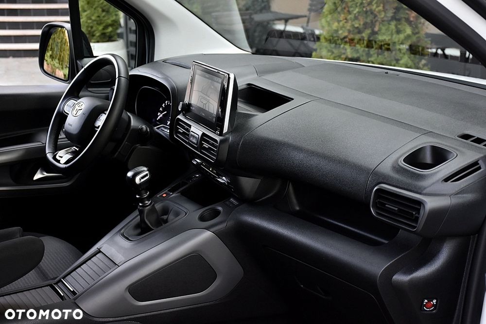 Toyota Proace City Verso 1.2 Turbo L1 Team Deutschland - 17