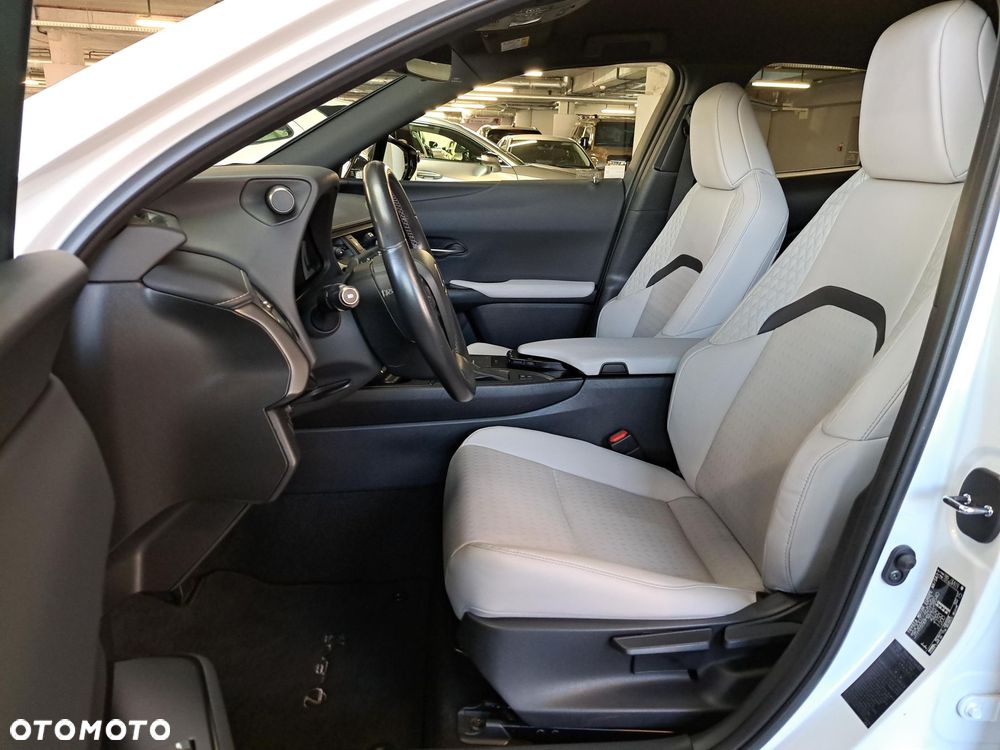 Lexus UX - 10
