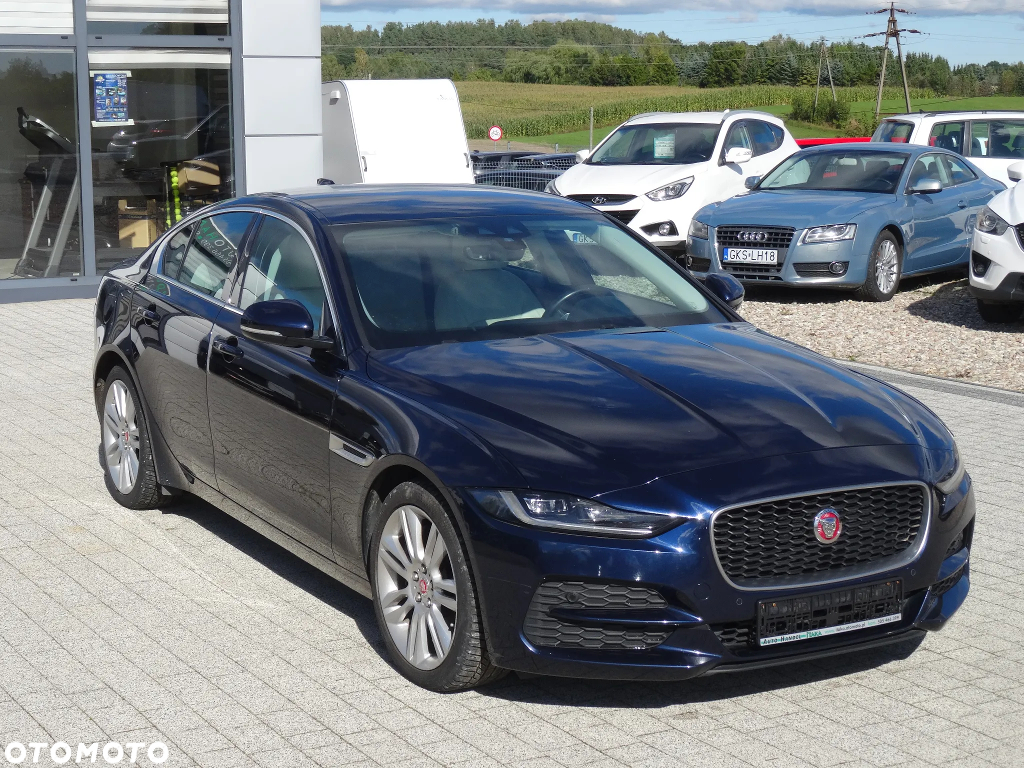 Jaguar XE 2.0 D180 R-Dynamic SE - 4