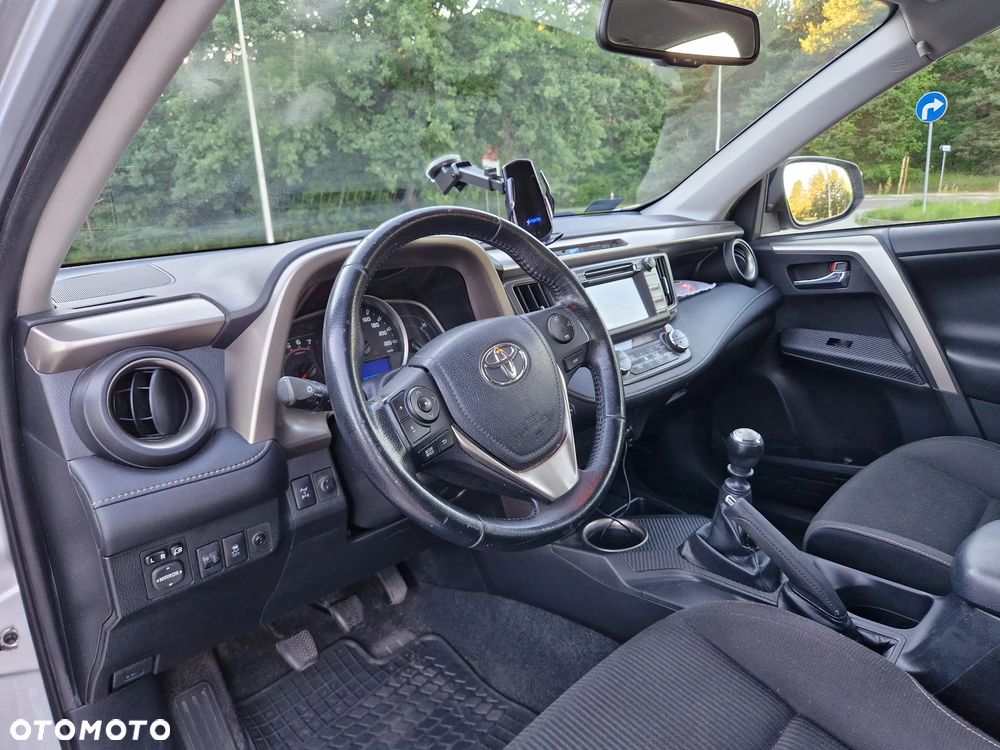 Toyota RAV4 2.0 D-4D Premium - 13