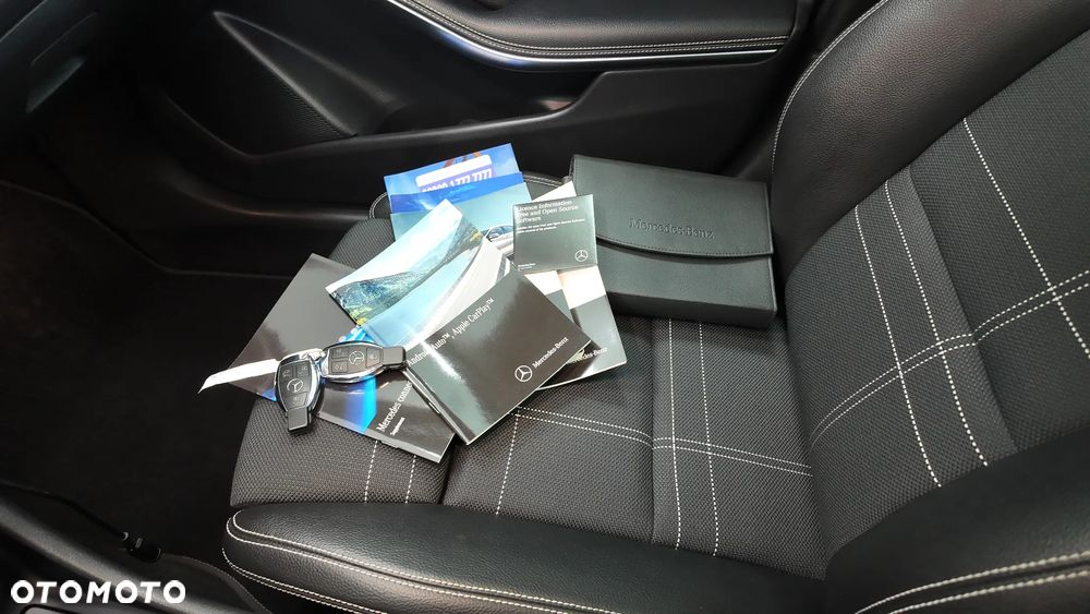 Mercedes-Benz GLA 250 4Matic 7G-DCT UrbanStyle Edition - 32