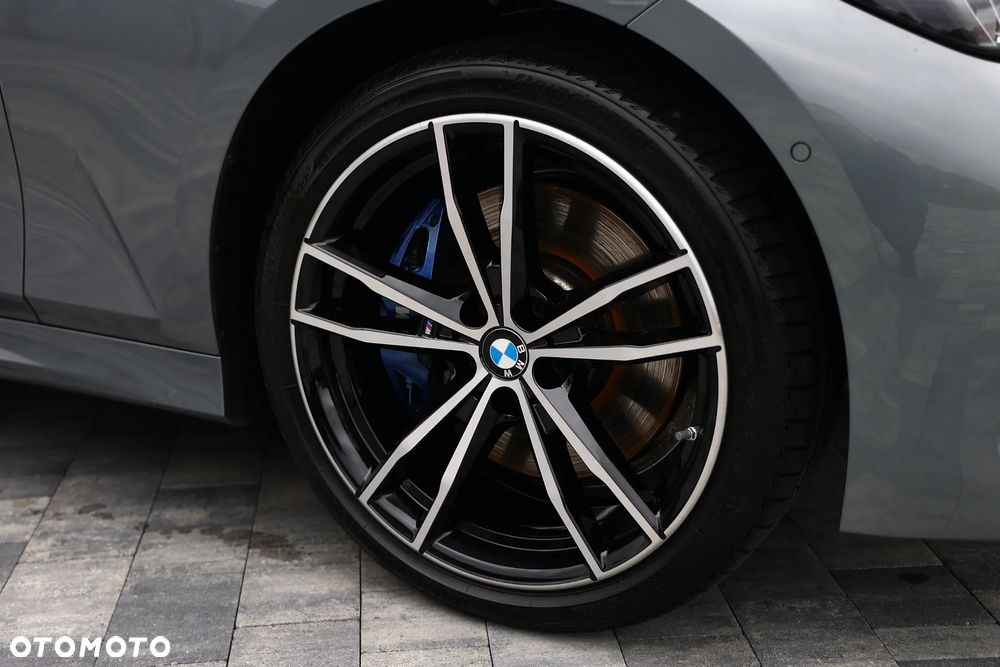 BMW Seria 3 330i xDrive M Sport - 12