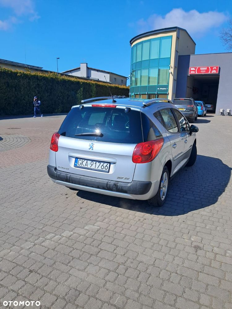 Peugeot 207 95 VTi Family - 4