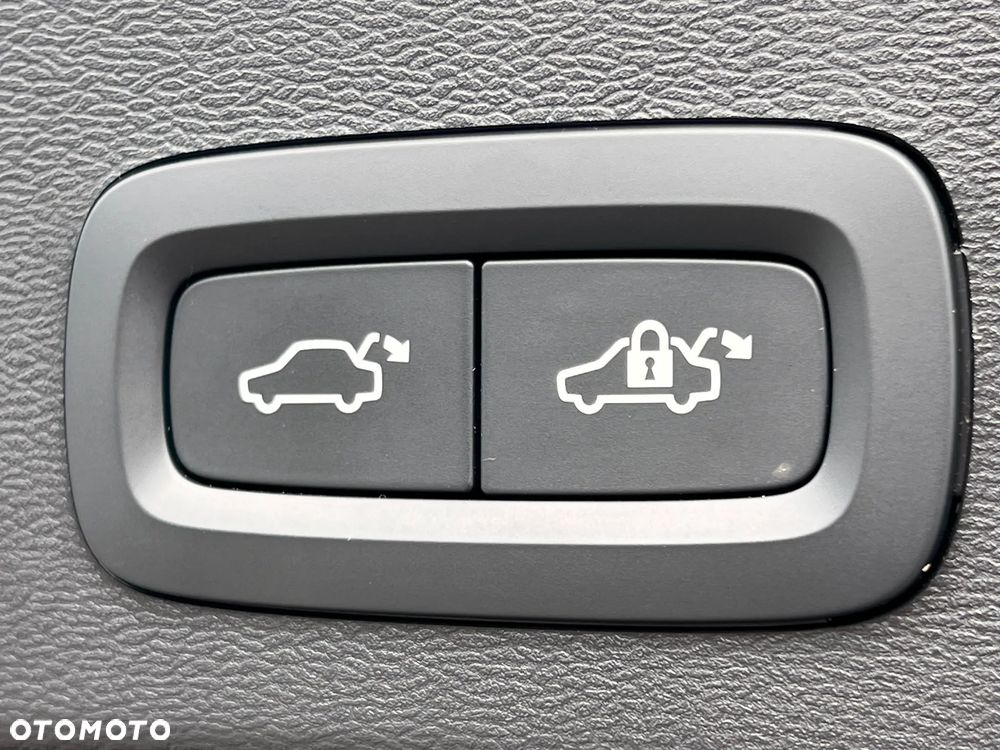 Volvo XC 40 B4 AWD Ultimate Dark - 31