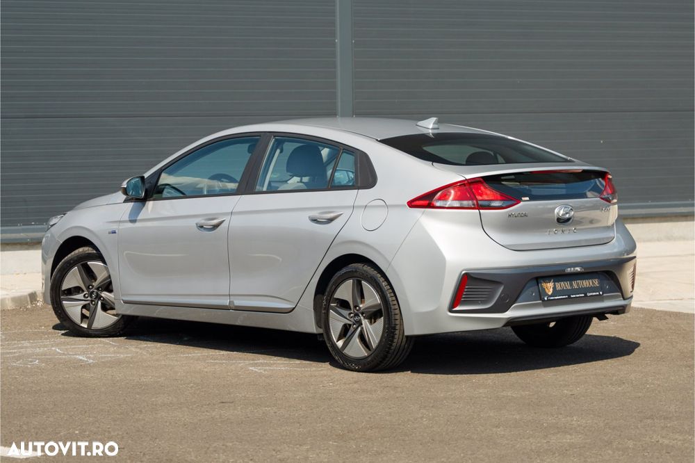 Hyundai IONIQ 1.6 GDI Premium - 4