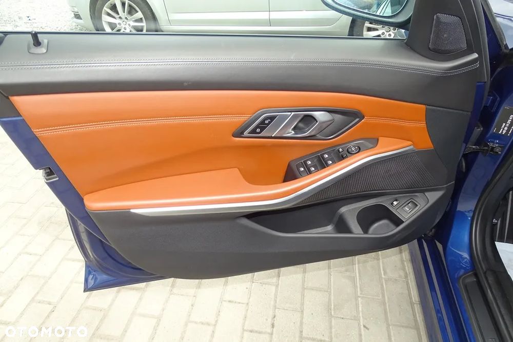 BMW Seria 3 320e M Sport - 23