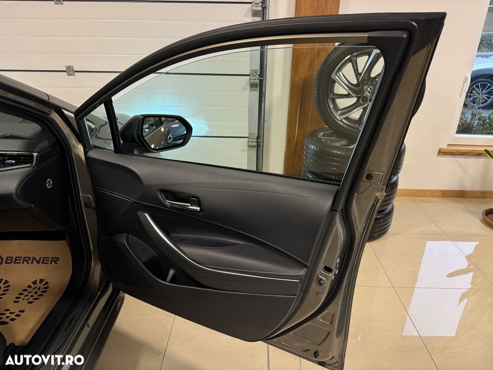 Toyota Corolla 1.8 Hybrid Team Deutschland - 28