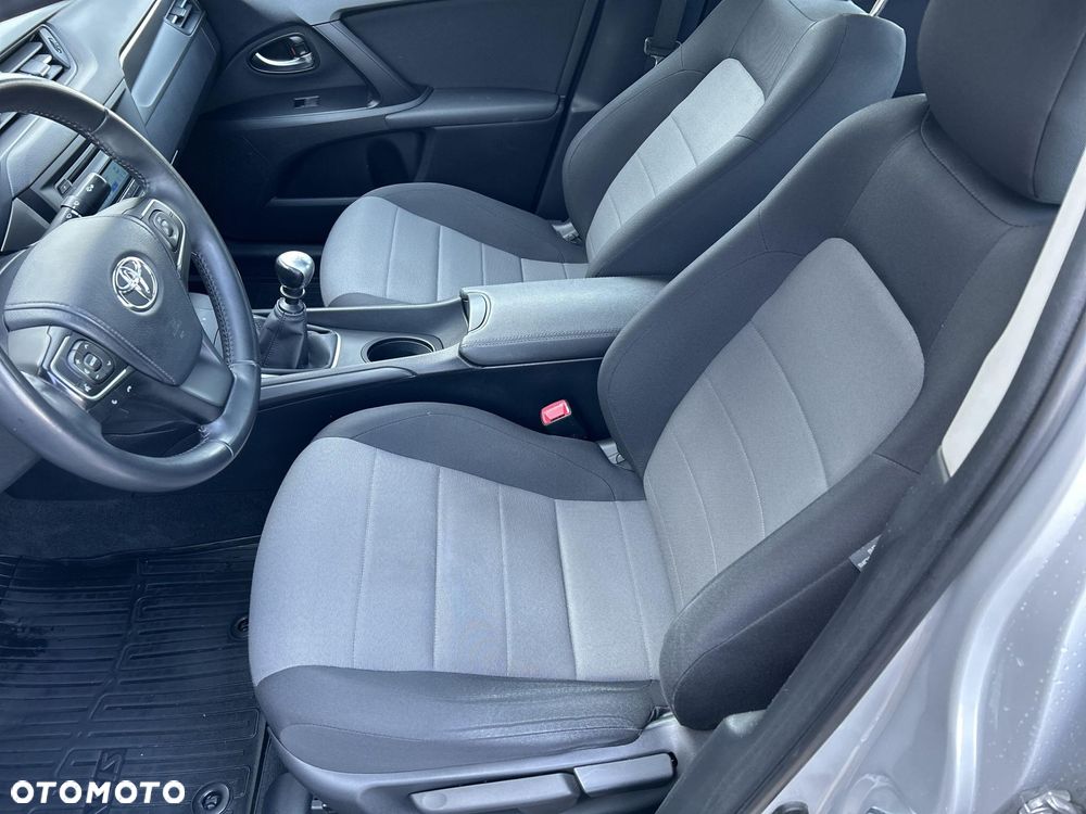 Toyota Avensis 1.8 Active - 14