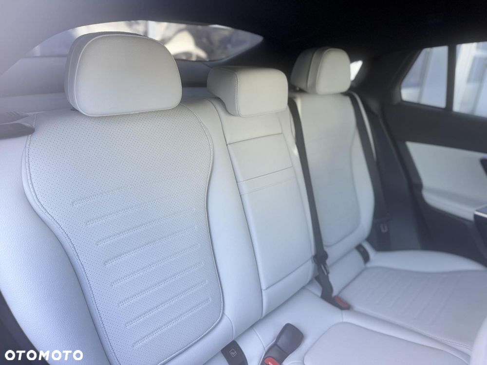 Mercedes-Benz GLC 300 e PHEV 4-Matic AMG Line - 12