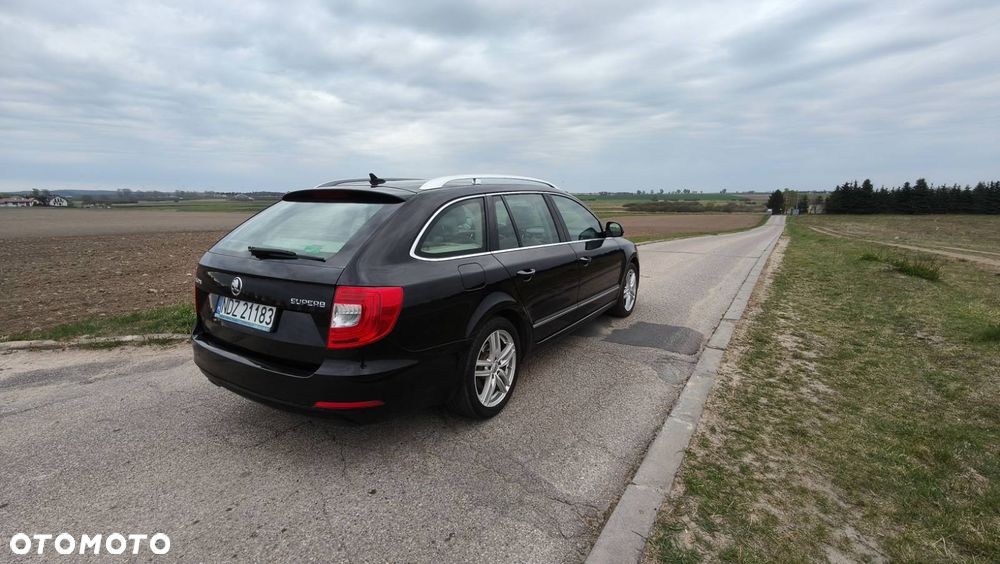 Skoda Superb 2.0 TDI Elegance DSG - 8