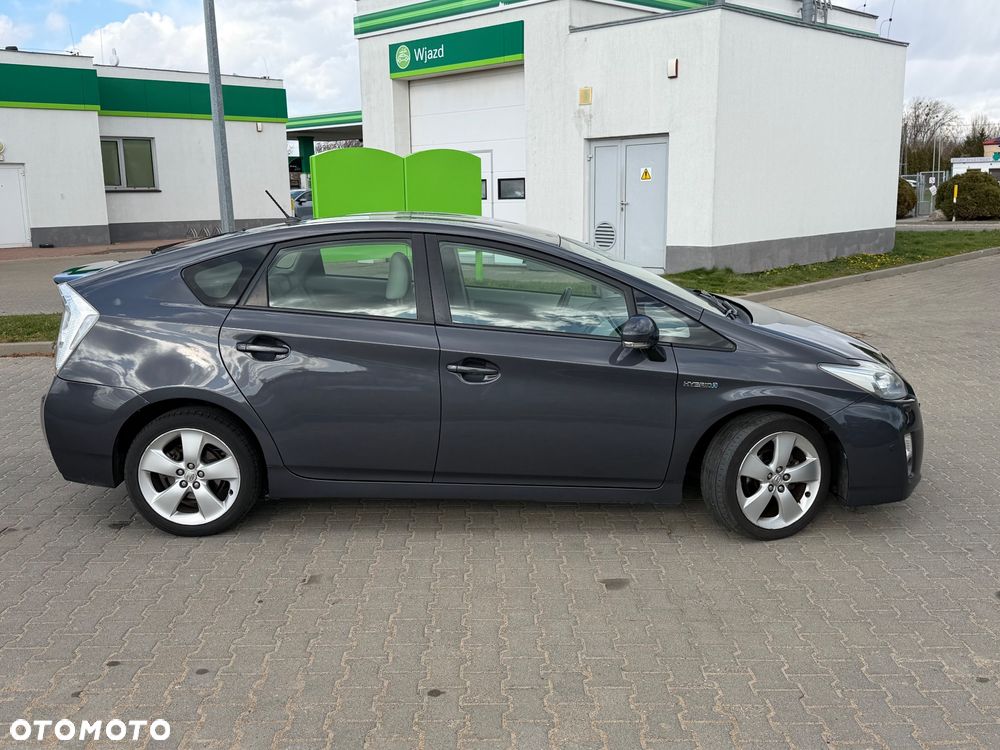 Toyota Prius 1.8 HSD Prestige - 8