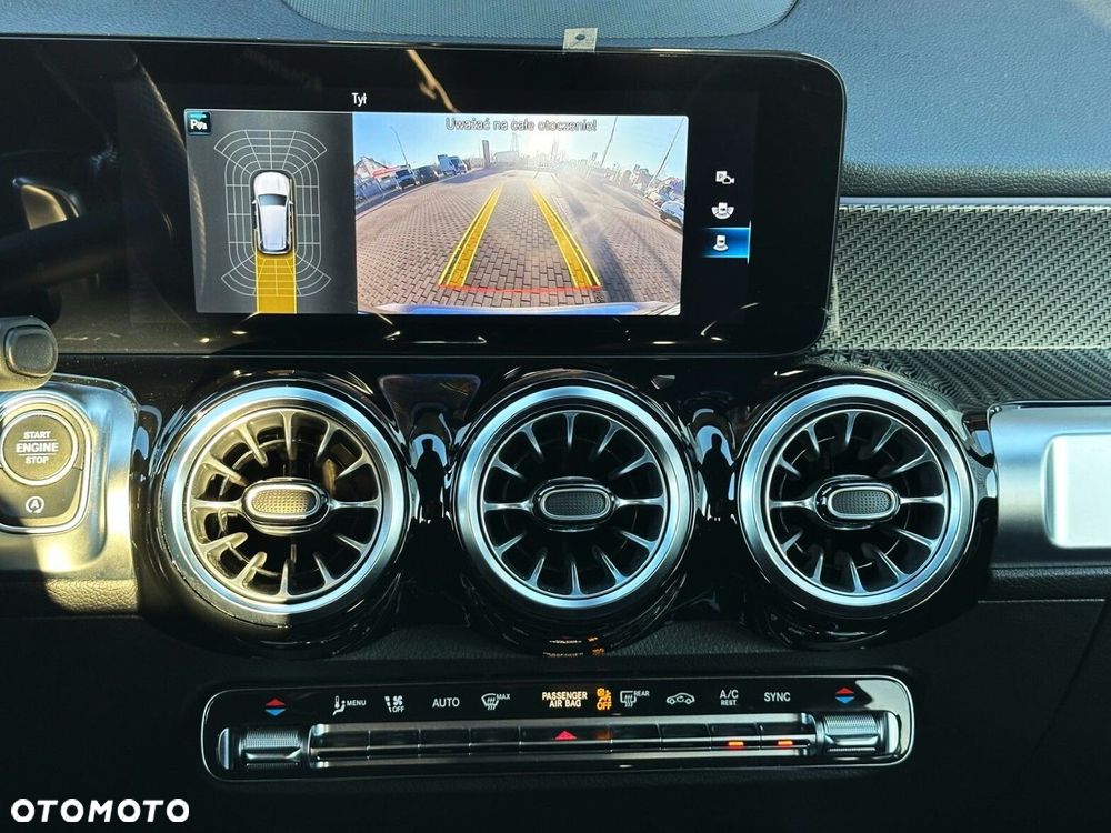 Mercedes-Benz GLB - 12