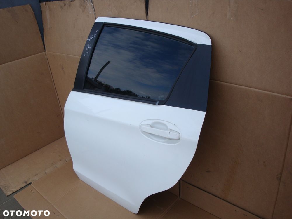 TOYOTA YARIS III DRZWI LEWE TYLNE LAKIER 040 - 3