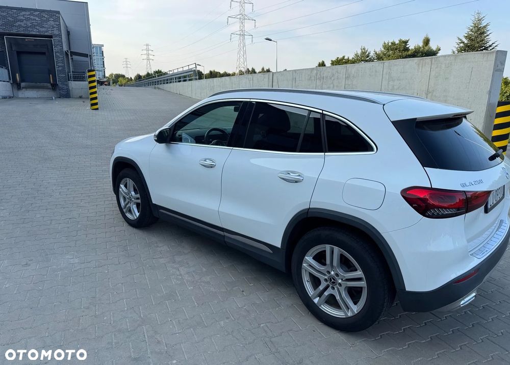 Mercedes-Benz GLA 250 4-Matic - 4