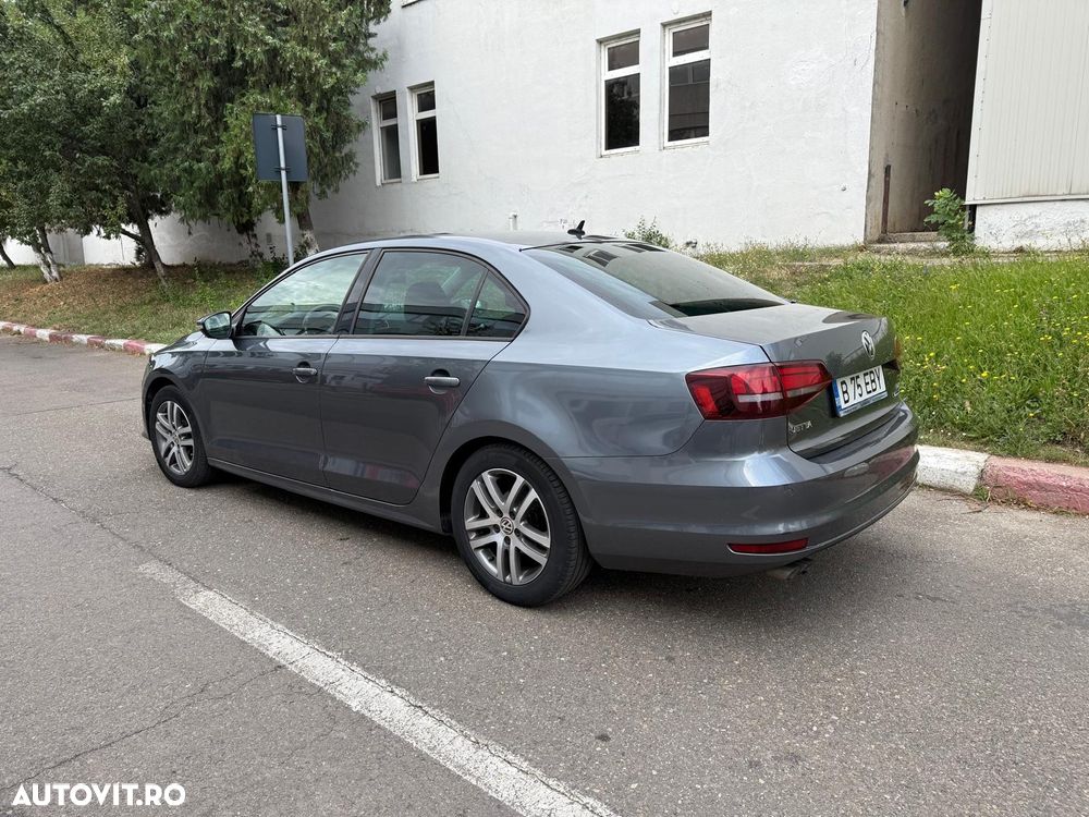 Volkswagen Jetta - 2