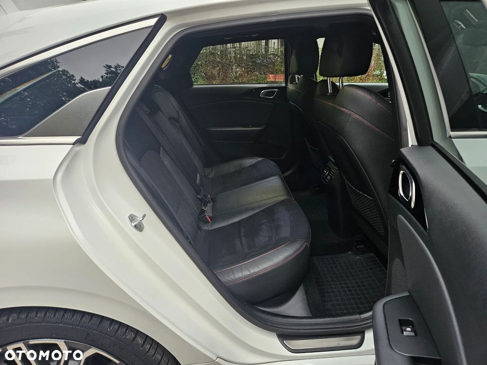 Kia ProCeed 1.6 T-GDI GT DCT - 27