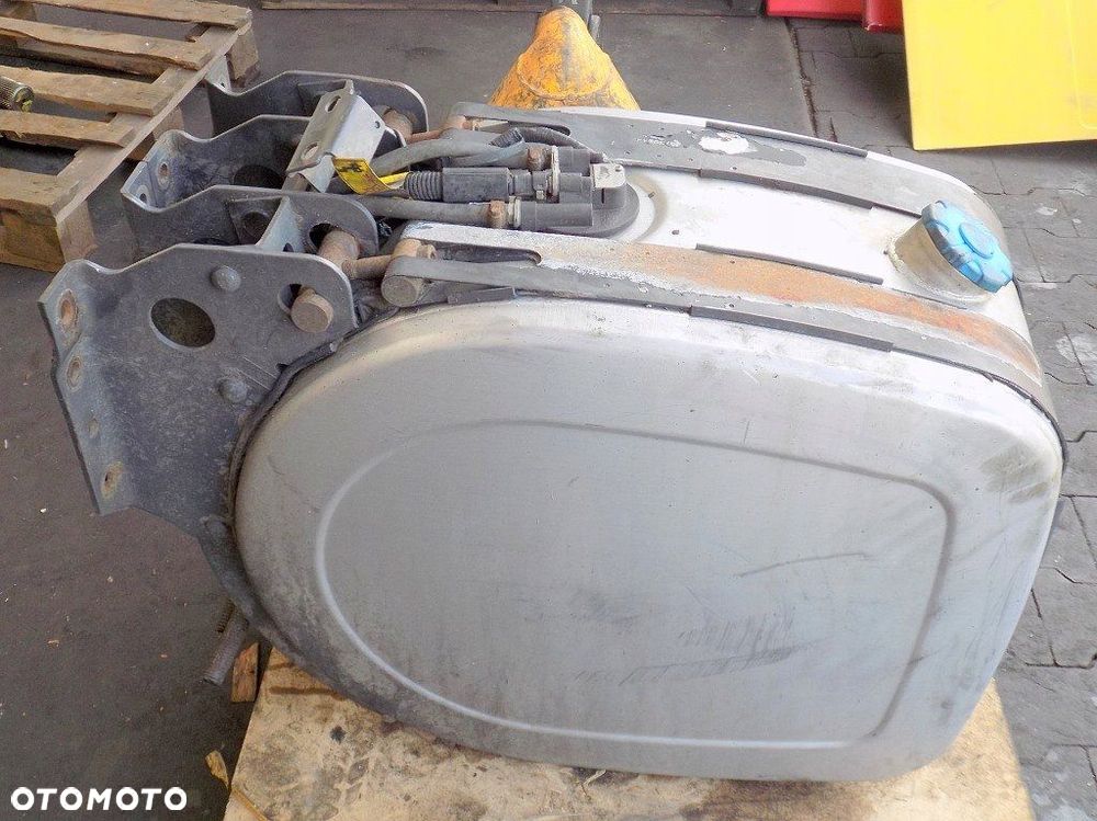 RENAULT PREMIUM DXI 07r ZBIORNIK AD BLUE 68x57x36 - 7