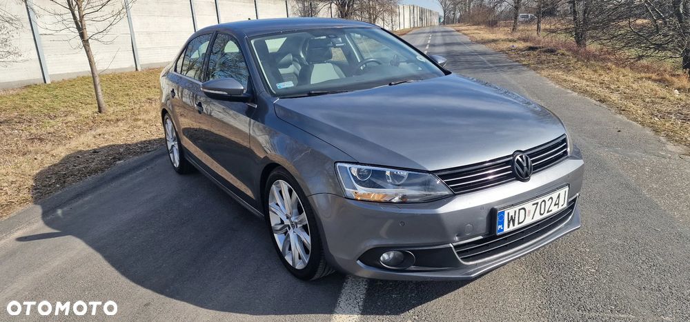 Volkswagen Jetta 2.0 TDI Highline Optimum DSG - 2