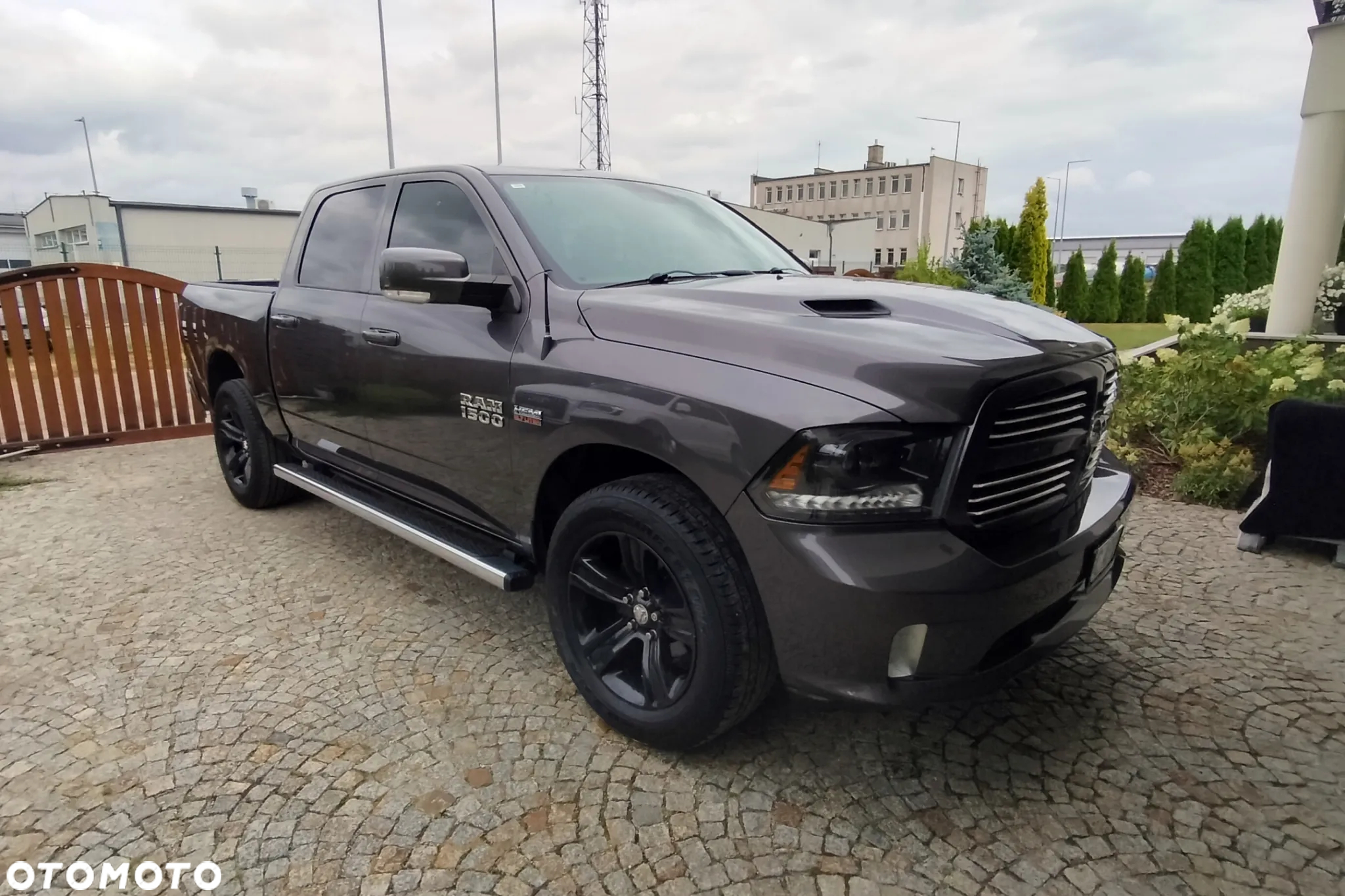 RAM 1500 5.7 Quad Cab Longbed Laramie Sport