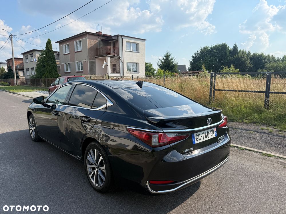 Lexus ES 300h Business Edition + - 7
