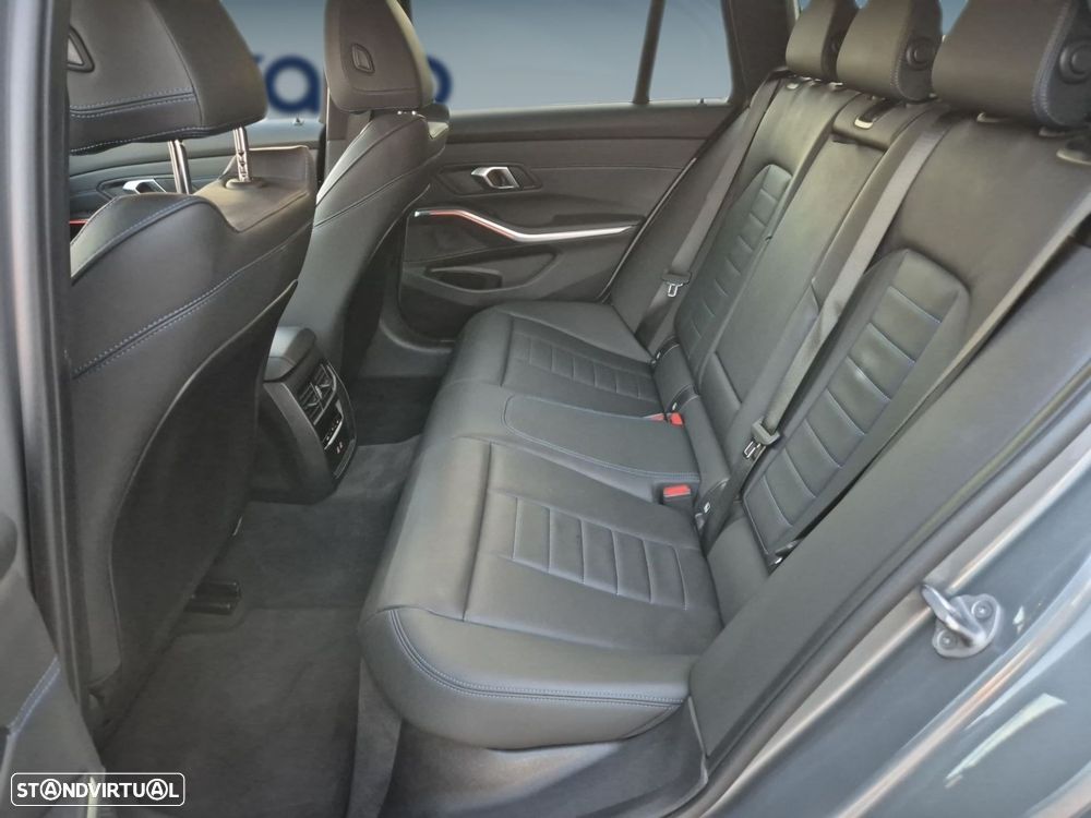 BMW 320 d Pack Desportivo M Auto - 14