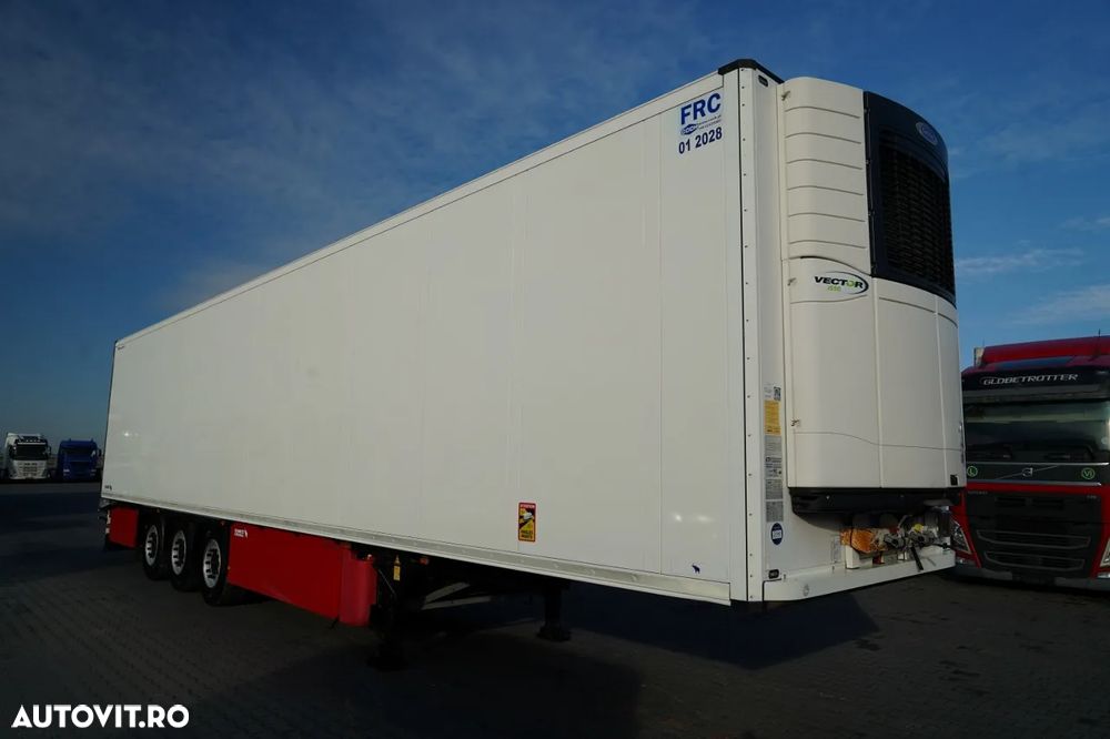 Schmitz Cargobull REFRIGERAT / TRANSPORT VECTOR 1550 / AXĂ RIDICATĂ / RECIPIENT DUBLU / COȘURI PENTRU PALEȚI - 2