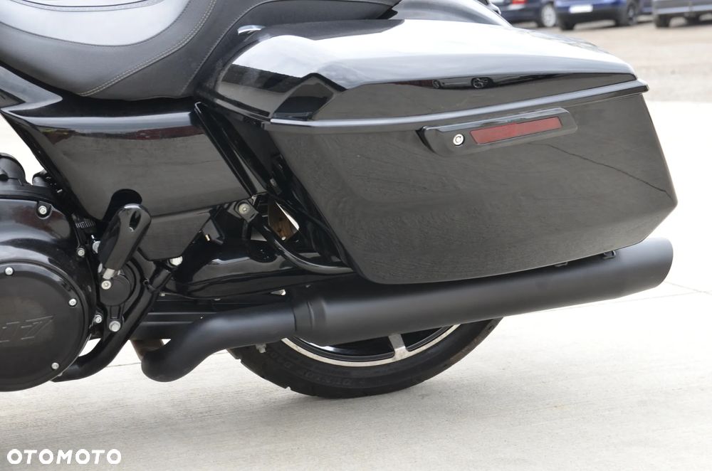 Harley-Davidson Touring Street Glide - 32