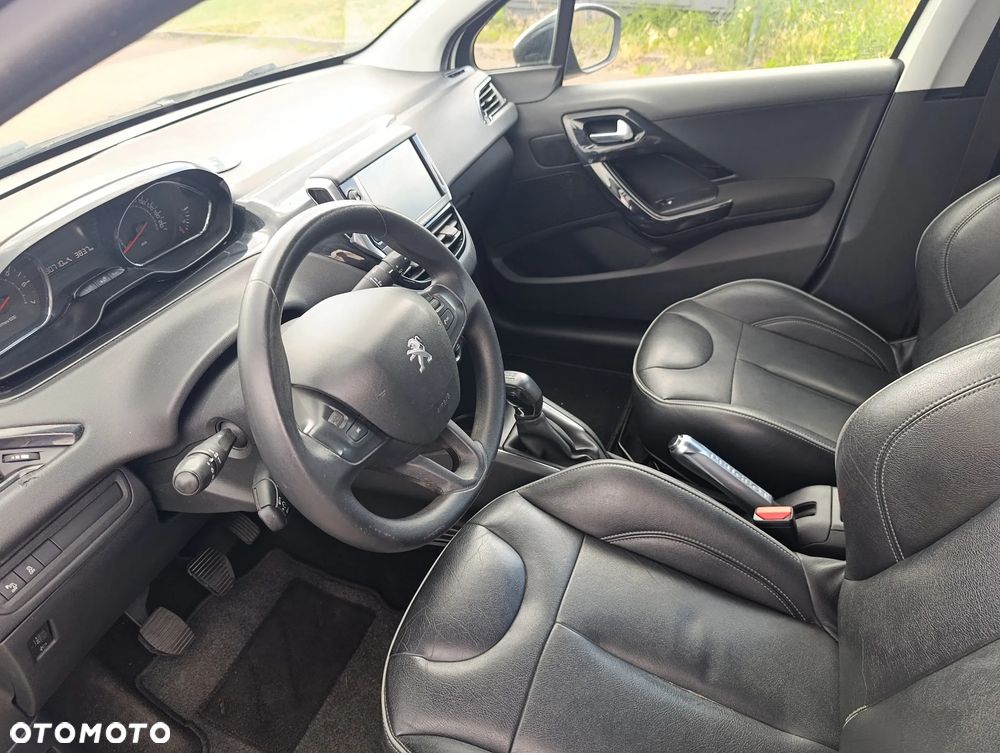 Peugeot 208 82 VTI Allure - 11