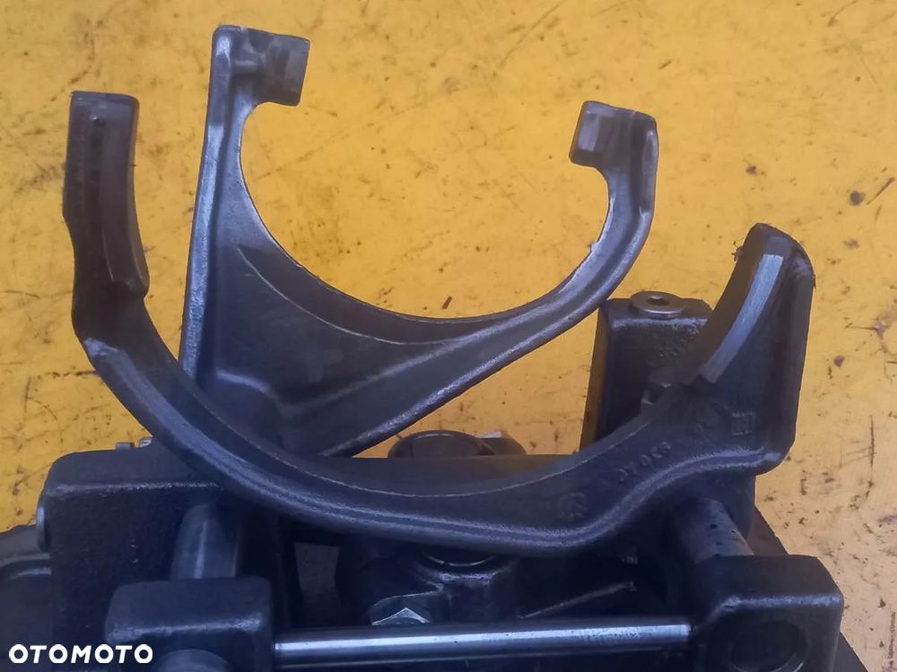 Wybierak dekiel pokrywa skrzyni z DualPower New Holland 6640 - 6