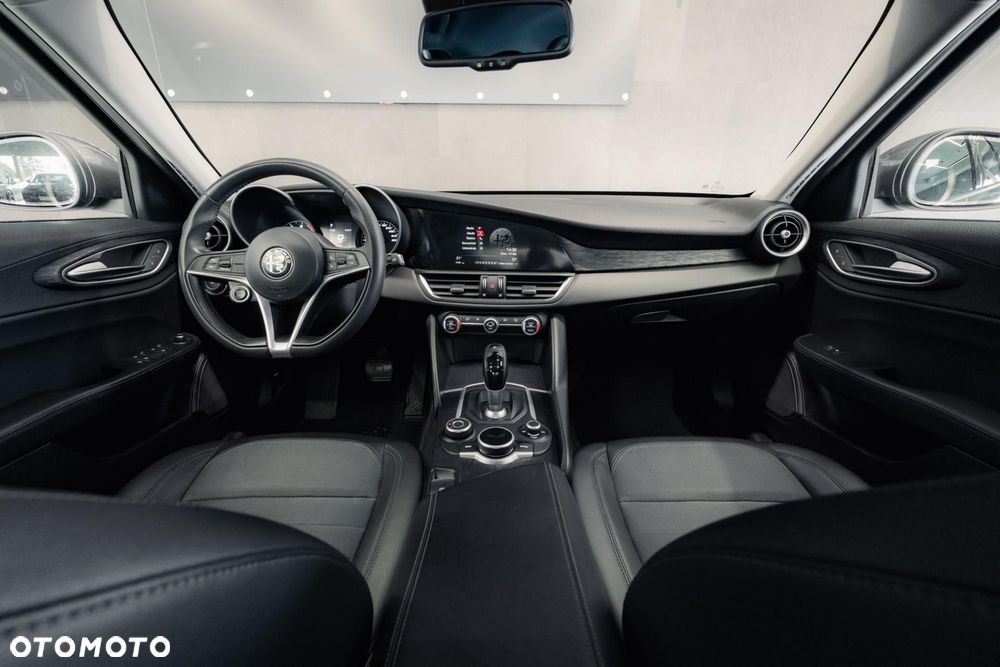 Alfa Romeo Giulia 2.0 Turbo - 11