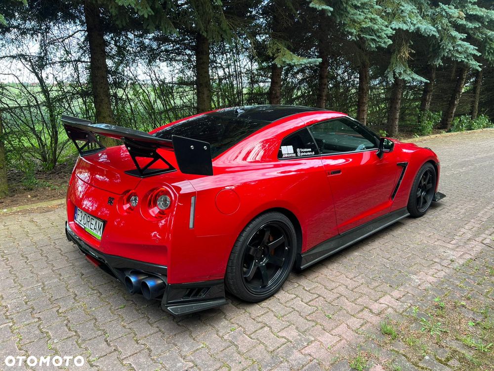 Nissan GT-R - 4