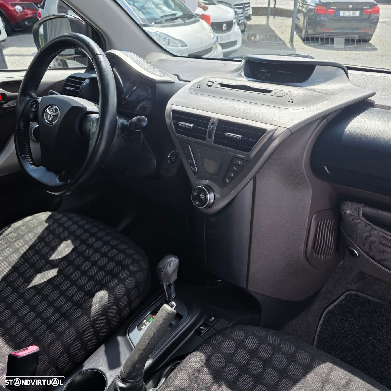 Toyota iQ 1.0 VVT-i 2 MultiDrive - 26