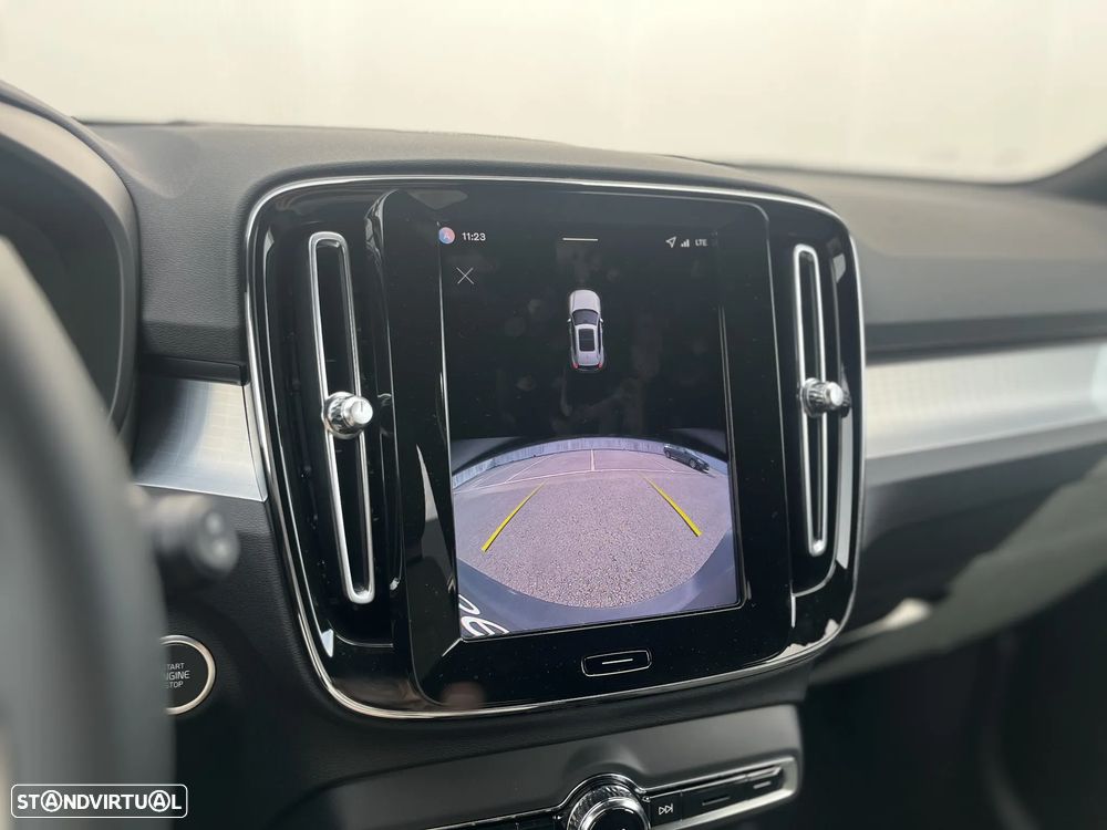 Volvo XC 40 2.0 B3 Black Edition - 34