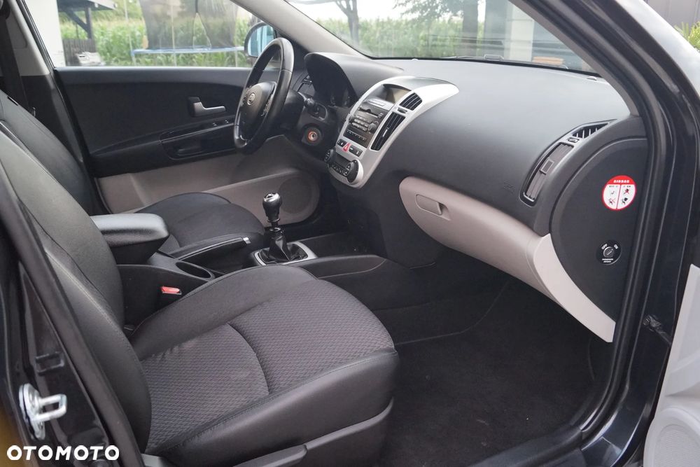 Kia Ceed - 28